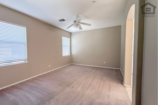 Building Photo - 4Bed/2.5 Bath House at Greenway/75th Ave! Ready for Immediate Move-In! -- Gated Community!