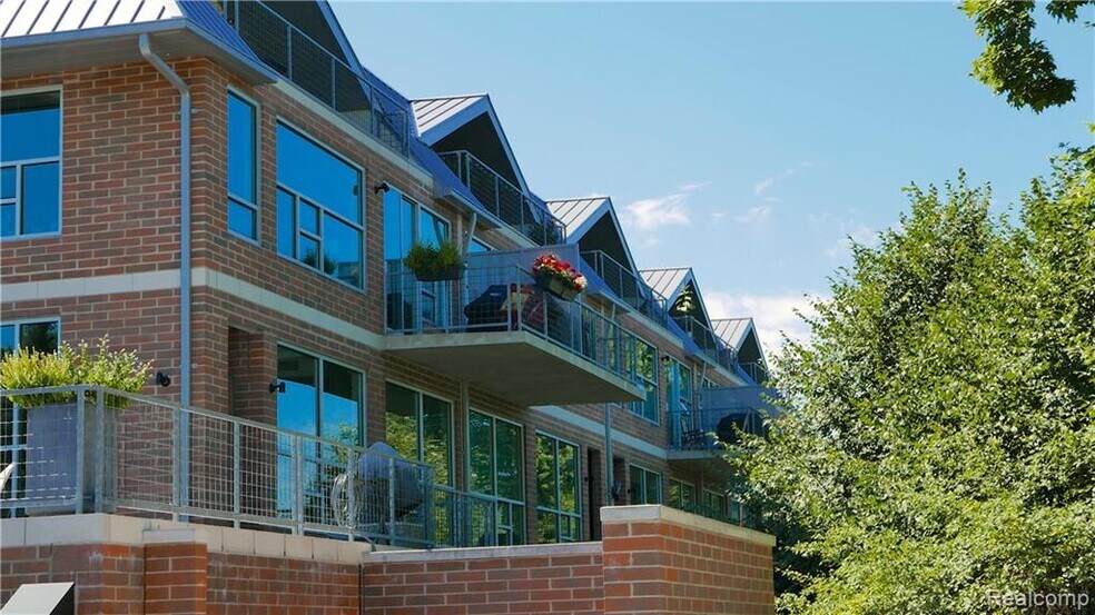 Exterior Photo - 300 Hamilton Street