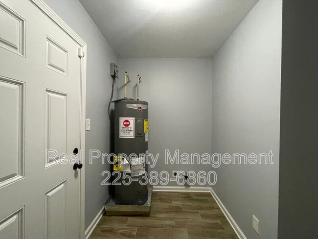 Building Photo - 1340 Bellonia Dr