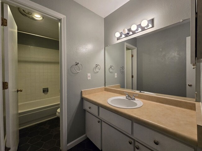 Building Photo - 506 Ridgecrest Ave