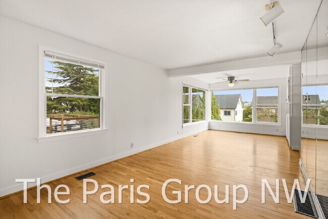 Building Photo - Delightful Magnolia 4br Remodel * Walkable Salmon Bay Location, Central Yet Quiet