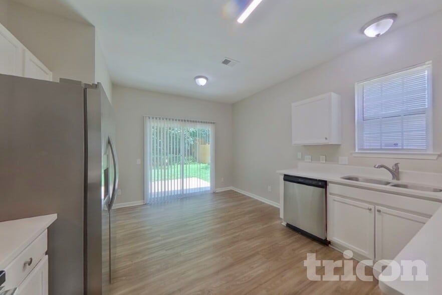 Building Photo - 5400 Peachwood Dr