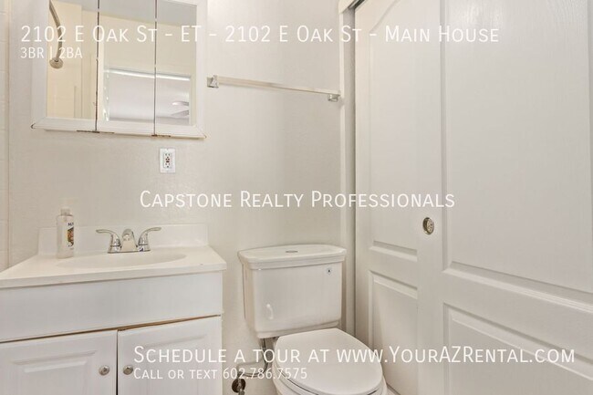 Building Photo - 2102 E Oak St