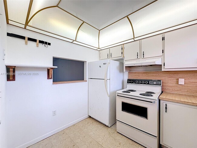 Building Photo - 6750 Royal Palm Blvd