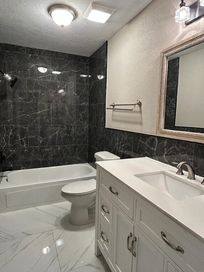 Building Photo - 14210 Orchard Farms Ln
