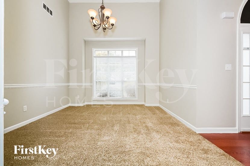 Building Photo - 115 Willow Hill Ln