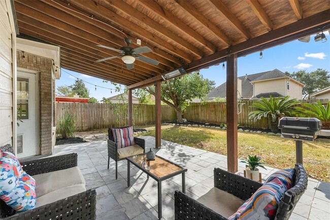 Building Photo - 17827 Scenic Oaks Dr
