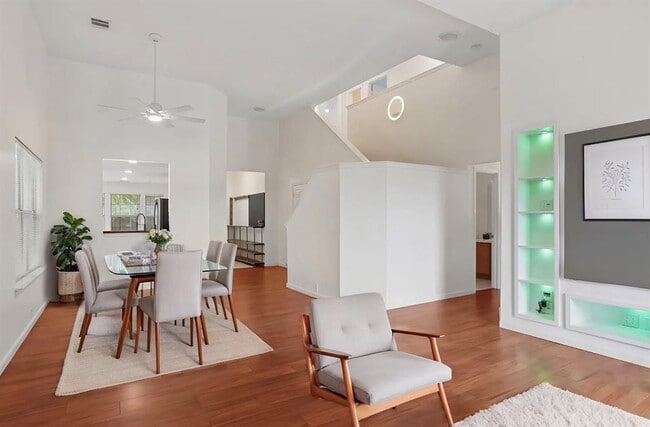 Building Photo - 14621 Lantern Dr