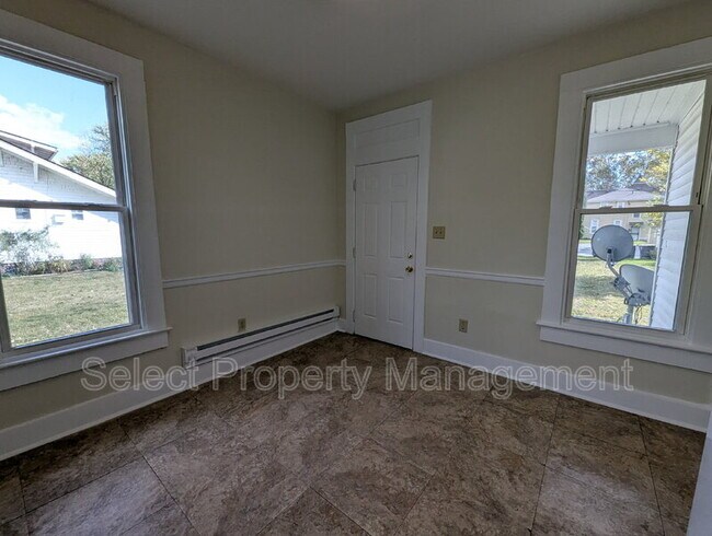 Building Photo - 1132 Rivermet Ave