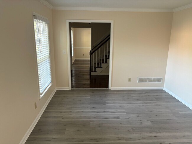 Building Photo - Beautiful 4 Bedroom 2 1/2 Bathroom Home