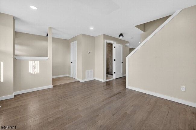 Building Photo - 414 15th Ave