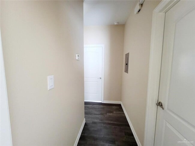 Building Photo - 17 Taft St