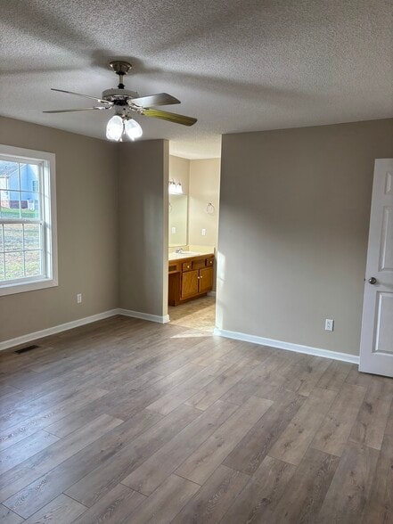 Building Photo - 648 Prince Phillip Way