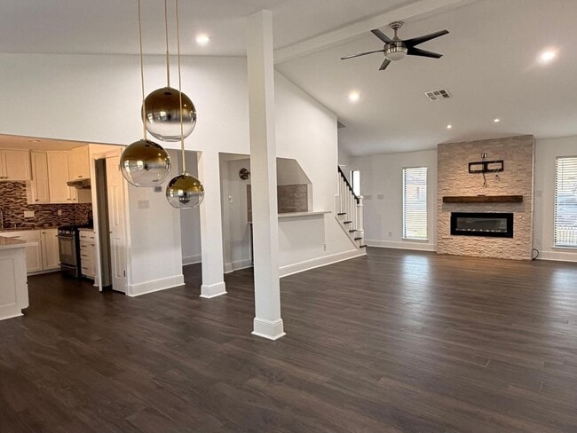 Building Photo - 3815 Redwood Falls Dr