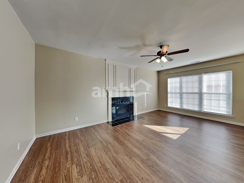 Building Photo - 8933 Coppermine Ln