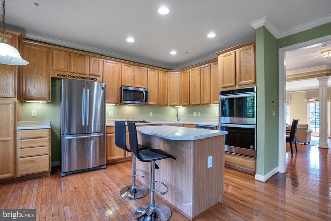 Building Photo - 12410 Meadow Field Dr