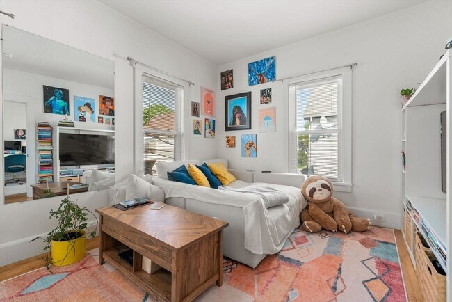 Building Photo - 32 Richardson St