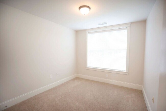 Building Photo - Available August 10th. Beautiful 3BR/2.5BA Townhome in Shelmore Village!