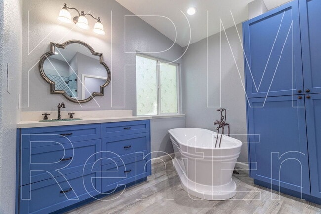 Building Photo - 6221 Crestview Cir