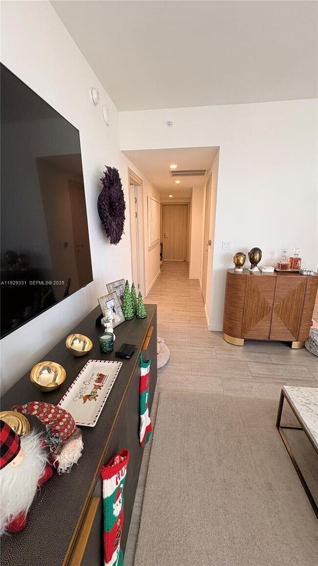 Building Photo - 1000 Brickell Plaza