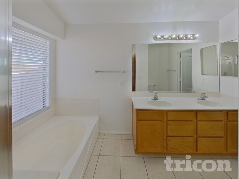 Building Photo - 21854 N Braden Rd