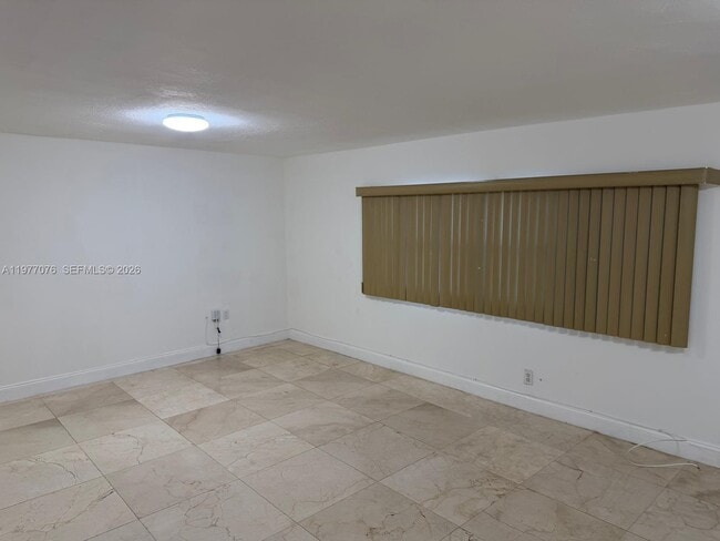 Building Photo - 1585 W 53rd St