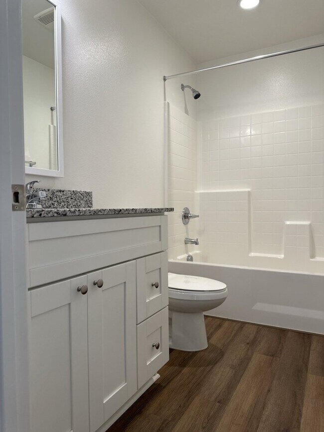 Building Photo - Spacious 4-Bedroom in Riverside with 3 Full Baths - 2700 Sq Ft of Space