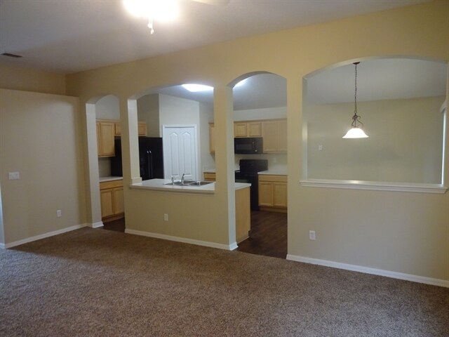 Building Photo - 13895 Devan Lee Dr N
