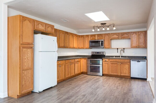 Building Photo - Traditional 1 Story Tierrasanta Home