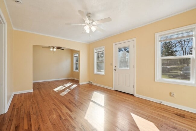 Building Photo - $500.00 off 2nd Months Rent!