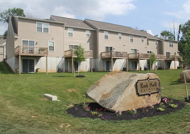 Building Photo - 2 Bedroom Townhome in Elizabethtown!