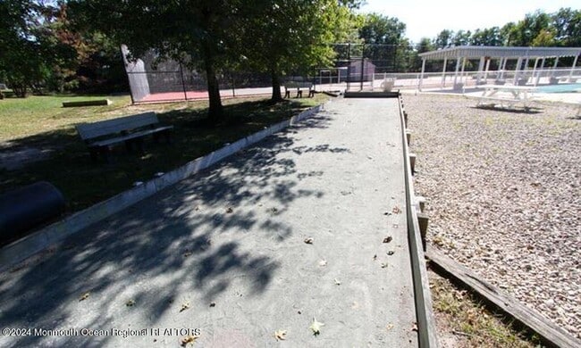 Building Photo - 145 Pine Oak Blvd