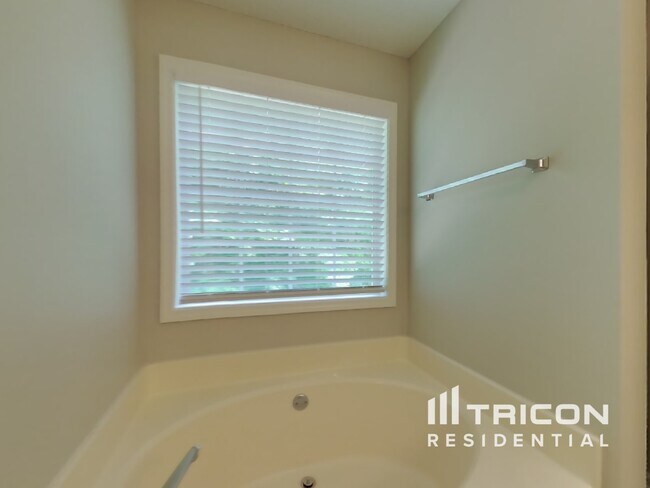 Building Photo - 340 Tuscany Trce