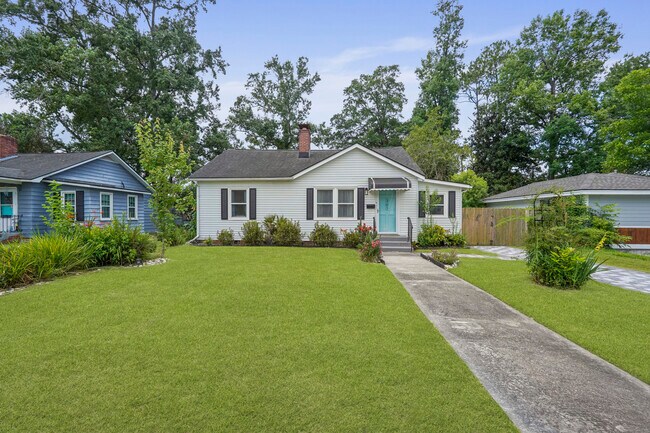 Building Photo - Charming Ardsley Park Bungalow Fully Furnished