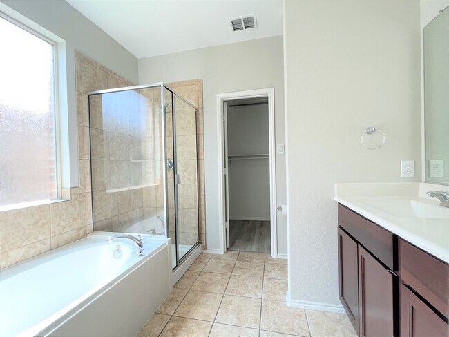 Building Photo - 2861 Houston Wood Dr