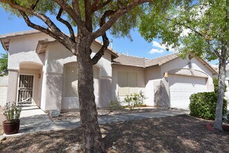 Building Photo - Bright & Open SE Tucson 3 Bed 2 Bath with ...