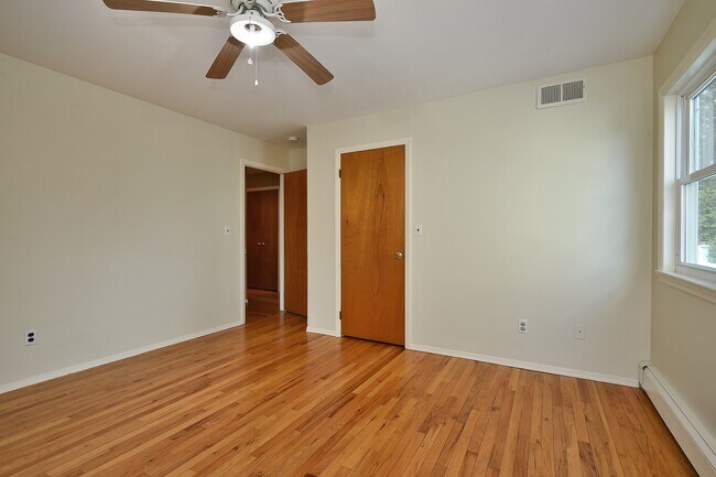 Building Photo - 276 5th Ave