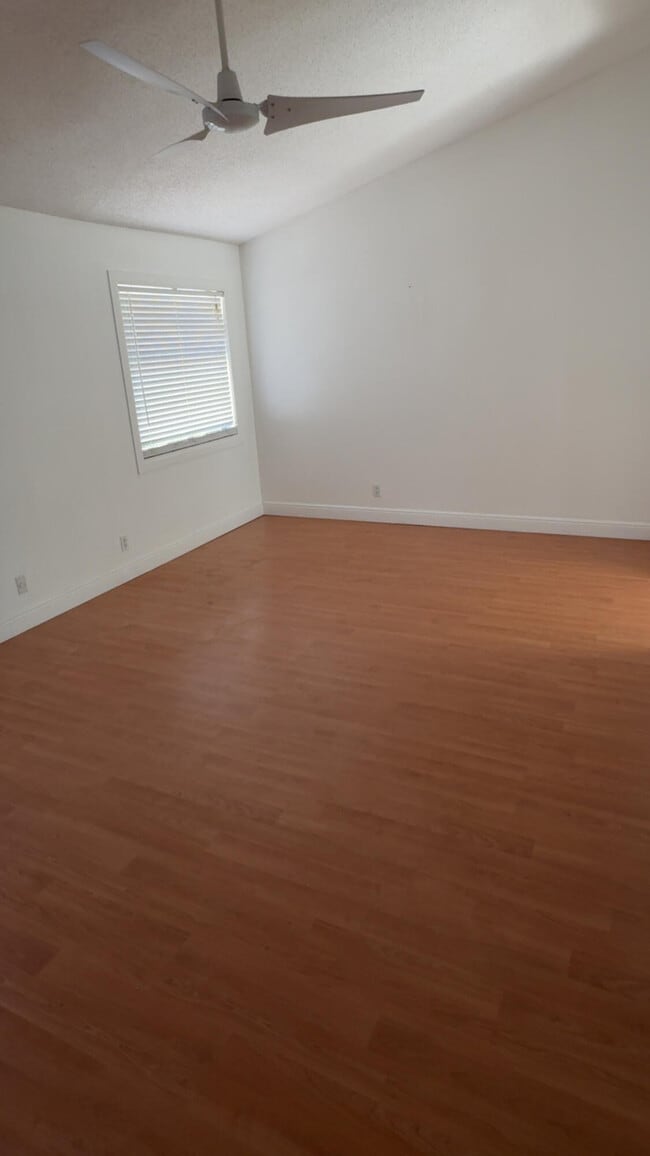 Building Photo - 5855 Northpointe Ln