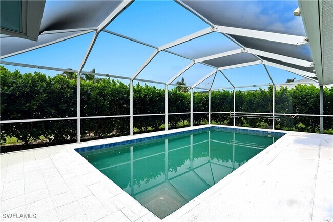 Building Photo - 6163 Plumosa Ave