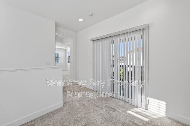 Building Photo - 480 Palisade Dr