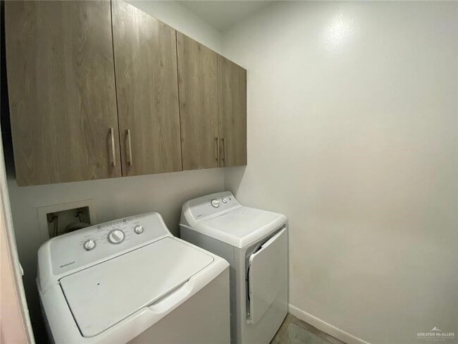 Building Photo - 14 Sprague St W