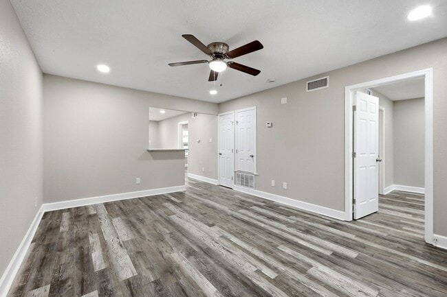Building Photo - Newly remodeled Unit Ready for you!