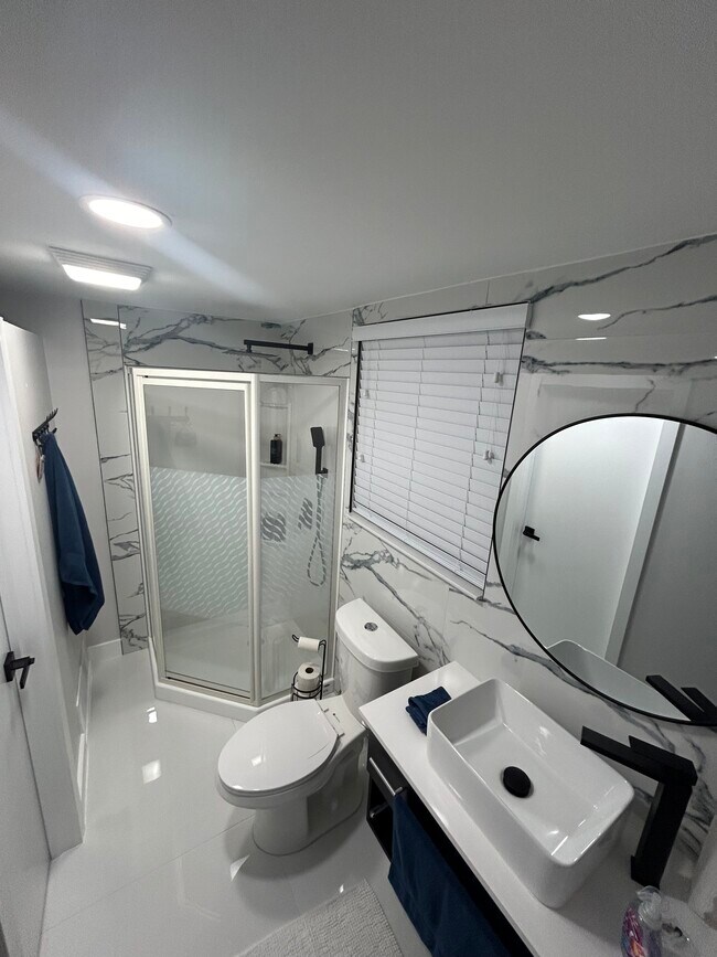 Building Photo - 680 E 8th Ave