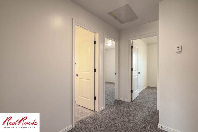 Building Photo - Pet Friendly! Spacious 4 Bedroom Townhome!