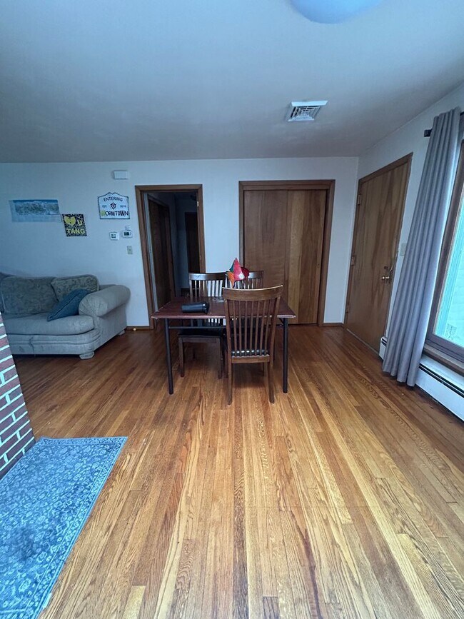 Building Photo - Charming Downtown State College Ranch Home Available August 2026