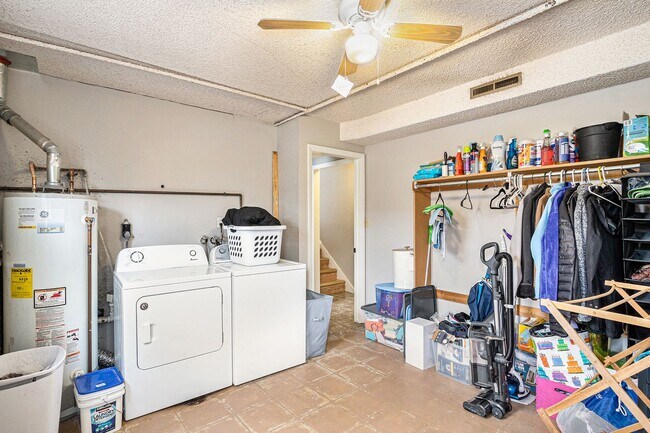 Building Photo - Beautiful 4-Bedroom Home in the P.O.E.T. Neighborhood - Available August 1, 2026!