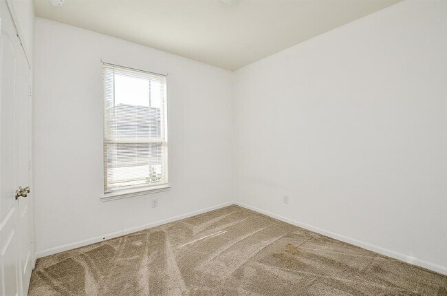 Building Photo - 25410 Champion Ridge Ct