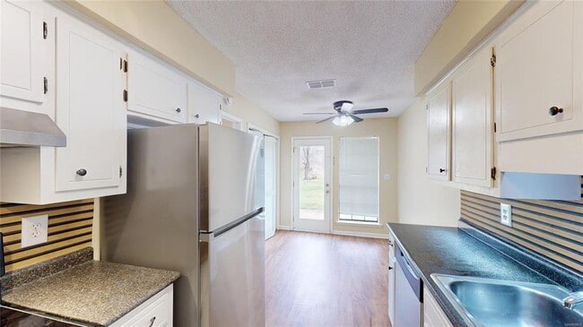 Building Photo - 710 Old Creek Rd