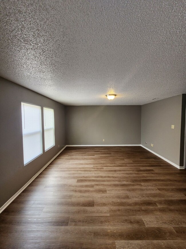 Building Photo - Great single family home!
