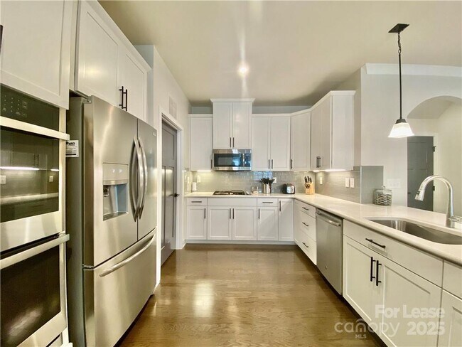 Building Photo - 6509 Winterfell Ct